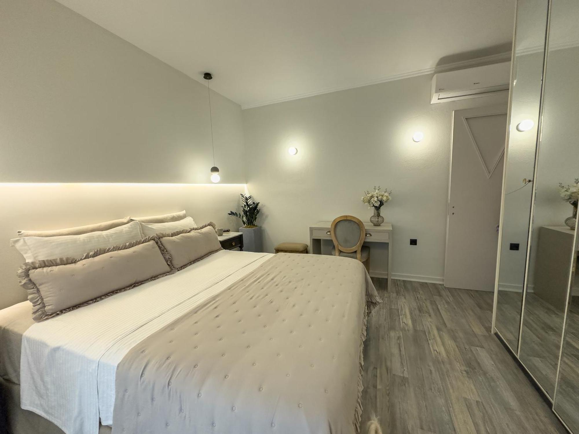Ixia Home Luaran gambar